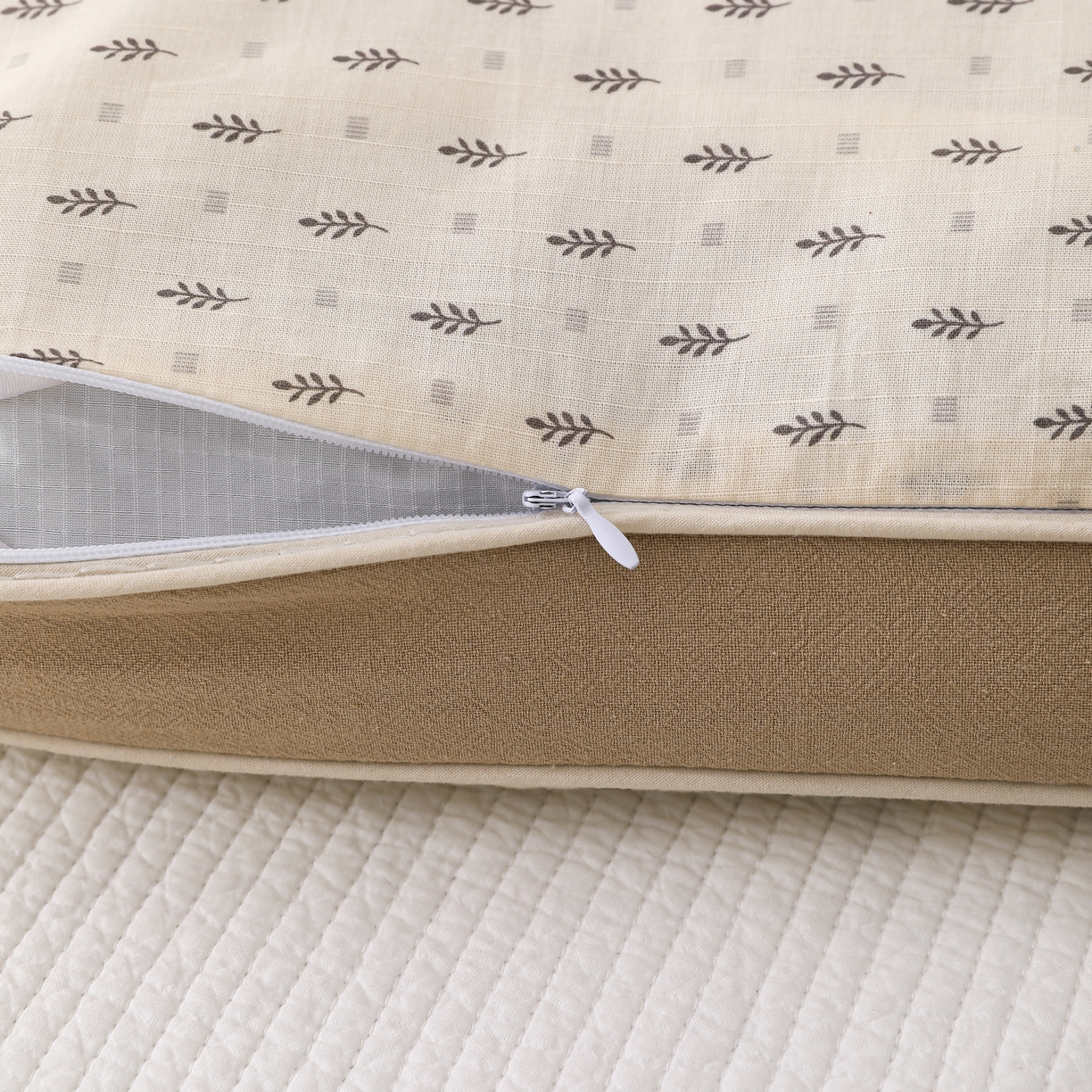 91家纺网 家纺一手货源 找家纺 （总）芯洲 2026新款全棉双层纱云朵可爱荞麦枕刺绣抱枕枕头枕芯