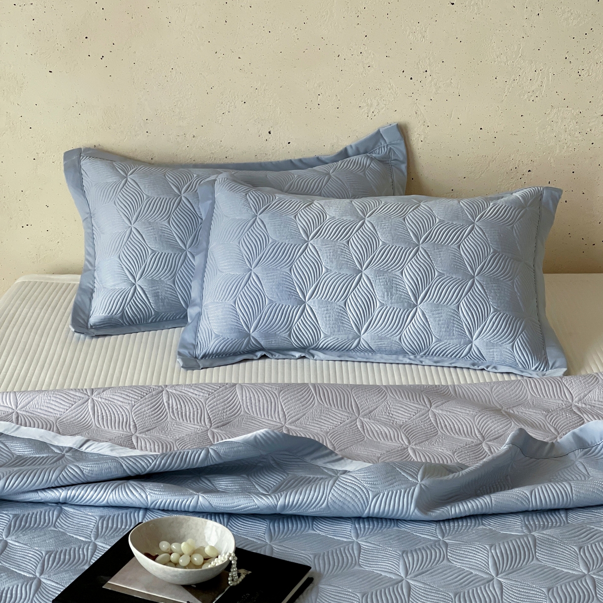 91家纺网 家纺一手货源 找家纺 傲蕾良品 2026新款韩国高量子冰丝床盖款软凉席 运河蓝