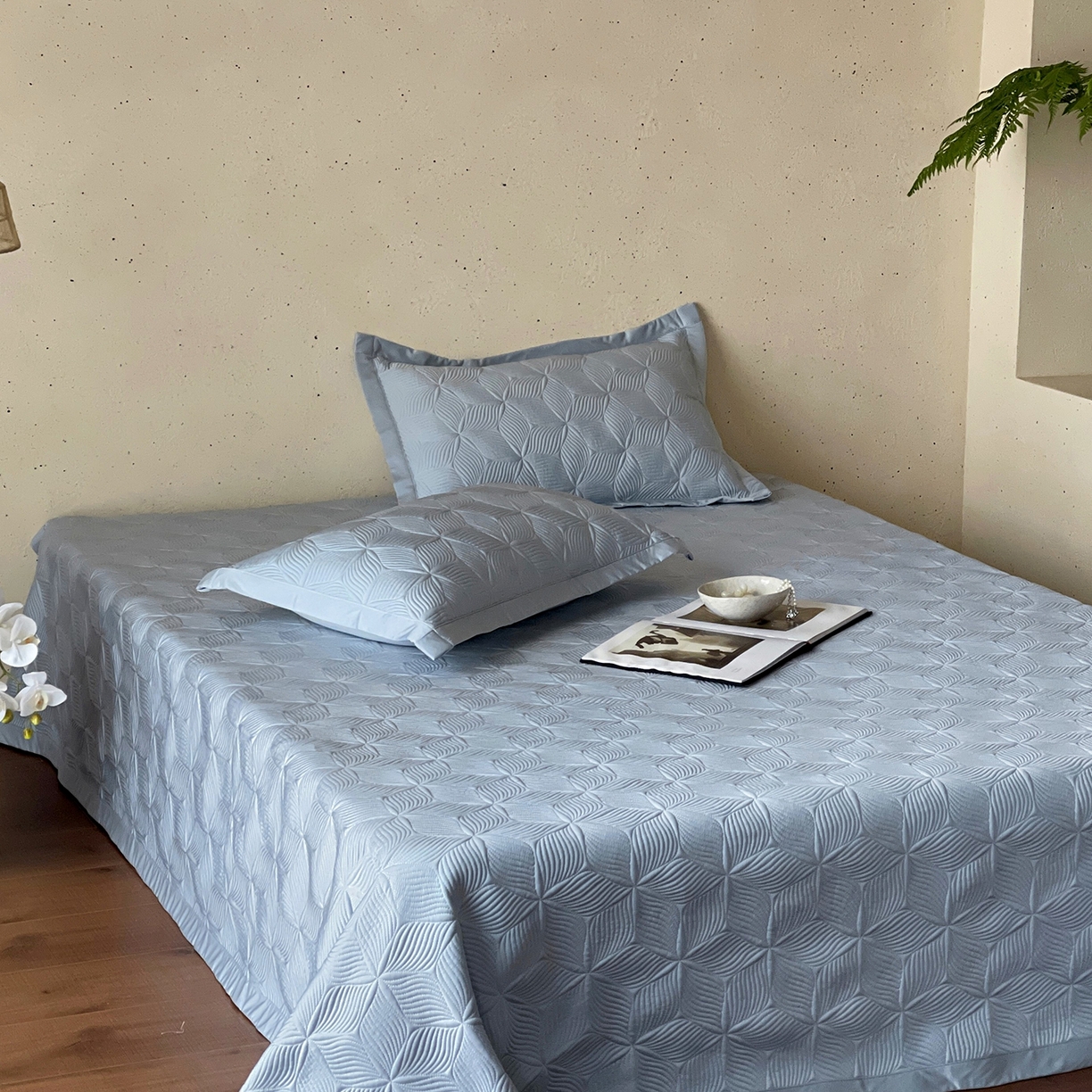 91家纺网 家纺一手货源 找家纺 傲蕾良品 2026新款韩国高量子冰丝床盖款软凉席 运河蓝