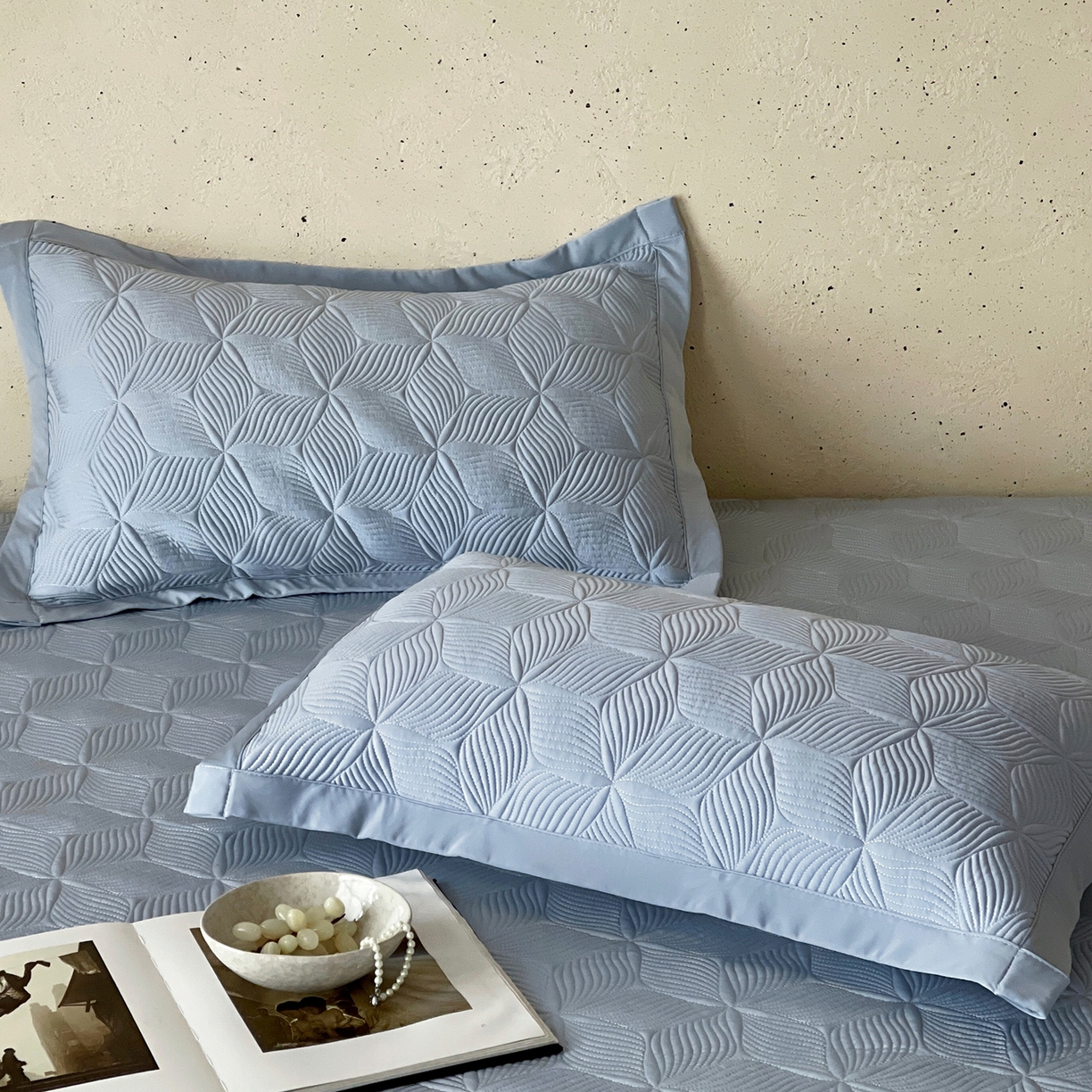 91家纺网 家纺一手货源 找家纺 傲蕾良品 2026新款韩国高量子冰丝床盖款软凉席 运河蓝