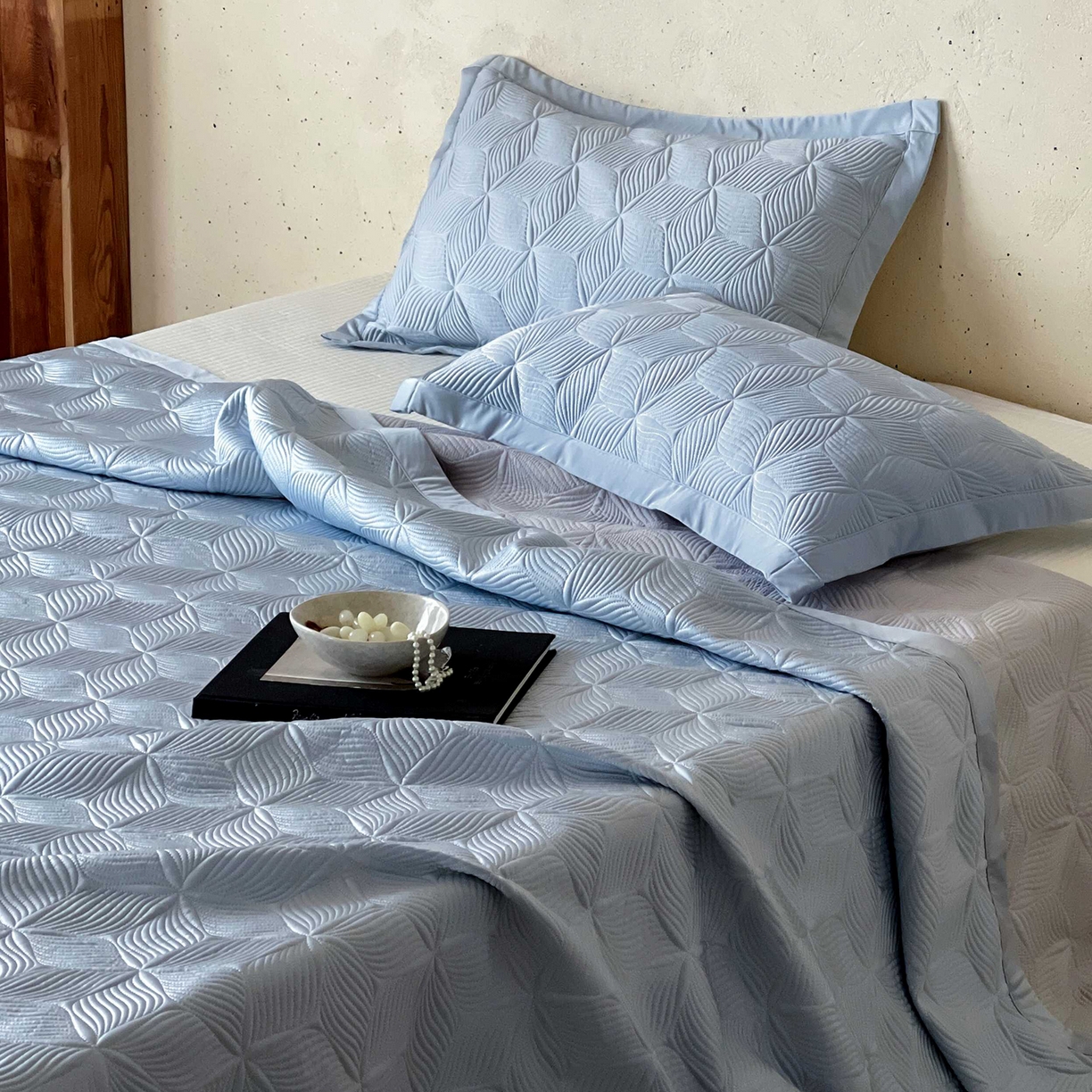 91家纺网 家纺一手货源 找家纺 傲蕾良品 2026新款韩国高量子冰丝床盖款软凉席 运河蓝