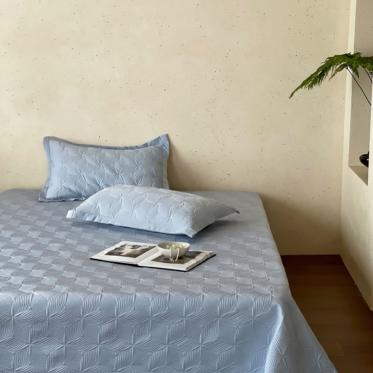 91家纺网 家纺一手货源 找家纺 傲蕾良品 2026新款韩国高量子冰丝床盖款软凉席 运河蓝