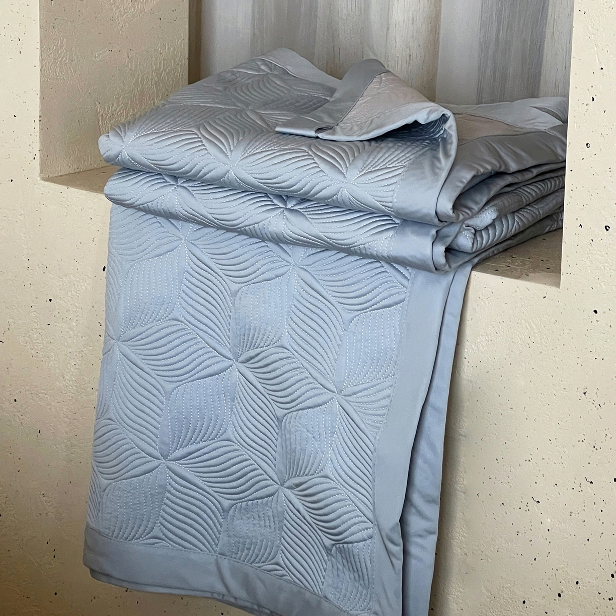 91家纺网 家纺一手货源 找家纺 傲蕾良品 2026新款韩国高量子冰丝床盖款软凉席 运河蓝