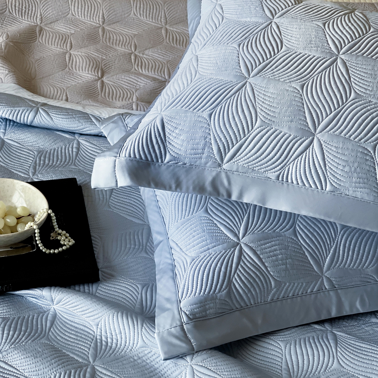 91家纺网 家纺一手货源 找家纺 傲蕾良品 2026新款韩国高量子冰丝床盖款软凉席 运河蓝