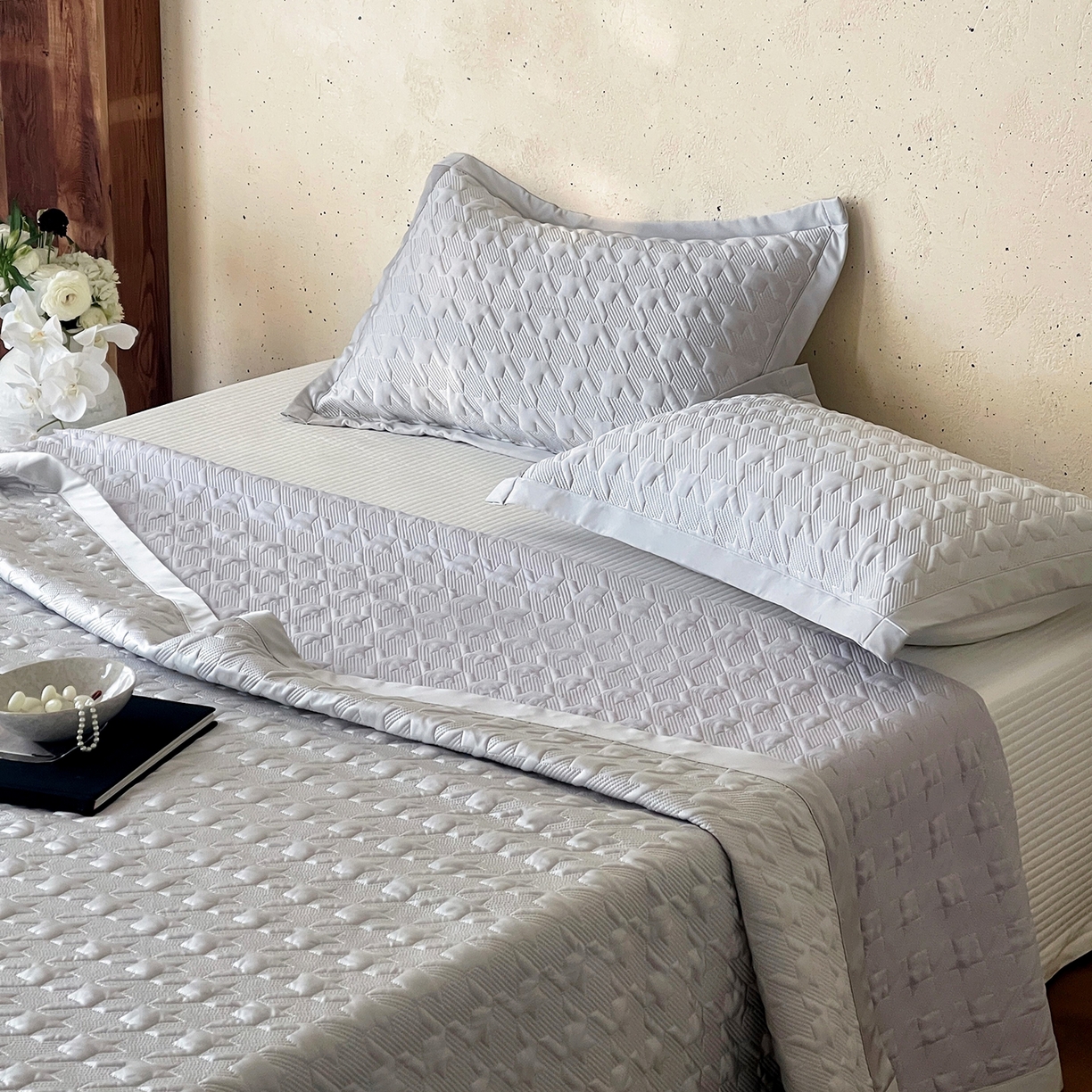 91家纺网 家纺一手货源 找家纺 傲蕾良品 2026新款韩国高量子冰丝床盖款软凉席 银光灰