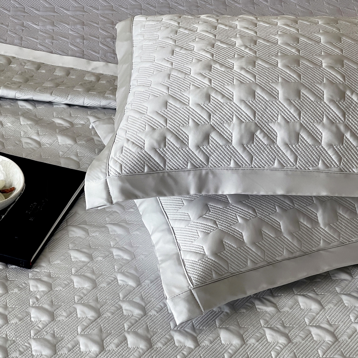 91家纺网 家纺一手货源 找家纺 傲蕾良品 2026新款韩国高量子冰丝床盖款软凉席 银光灰