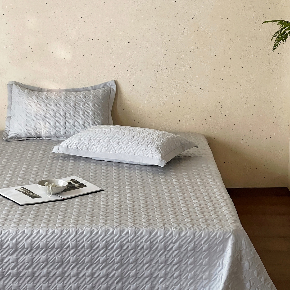 91家纺网 家纺一手货源 找家纺 傲蕾良品 2026新款韩国高量子冰丝床盖款软凉席 银光灰