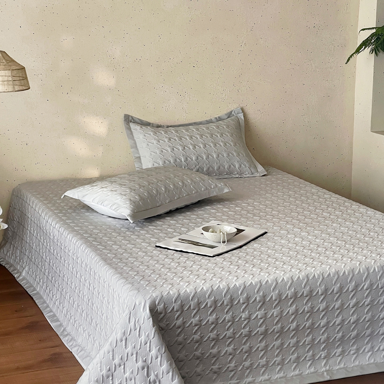 91家纺网 家纺一手货源 找家纺 傲蕾良品 2026新款韩国高量子冰丝床盖款软凉席 银光灰