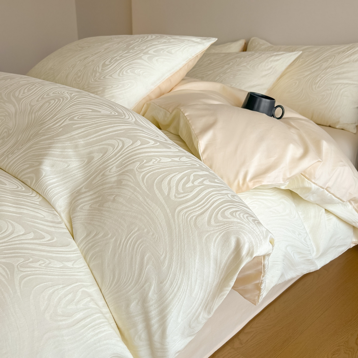 91家纺网 家纺一手货源 找家纺 曼之夏 2026新款60支全棉水洗浮雕提花四件套 凯迪娜-米白