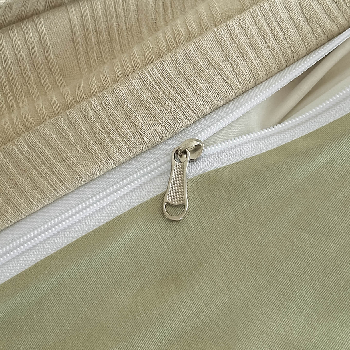 91家纺网 家纺一手货源 找家纺 曼之夏 2026新款60支全棉水洗浮雕提花四件套 佐冉-浅茶色