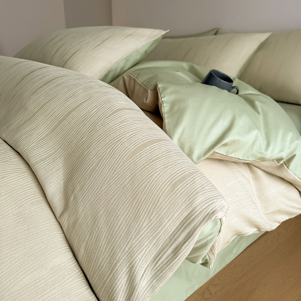 91家纺网 家纺一手货源 找家纺 曼之夏 2026新款60支全棉水洗浮雕提花四件套 佐冉-浅茶色