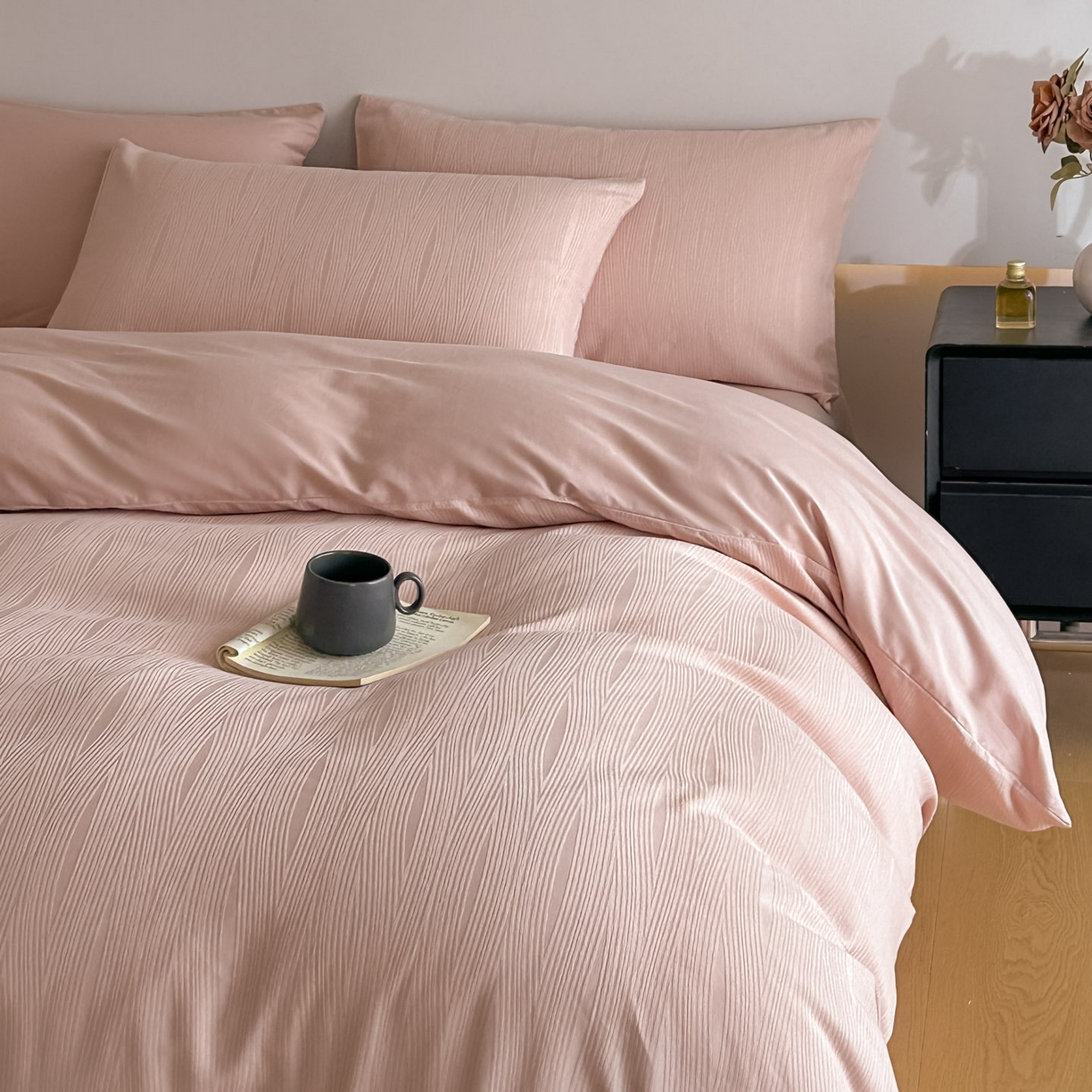 91家纺网 家纺一手货源 找家纺 曼之夏 2026新款60支全棉水洗浮雕提花四件套 佐冉-粉金