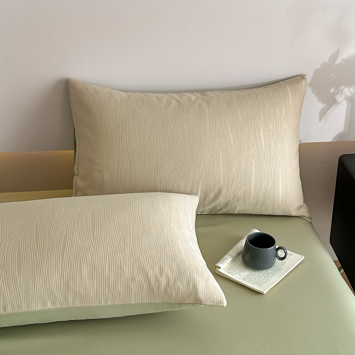 91家纺网 家纺一手货源 找家纺 曼之夏 2026新款60支全棉水洗浮雕提花四件套 佐冉-浅茶色