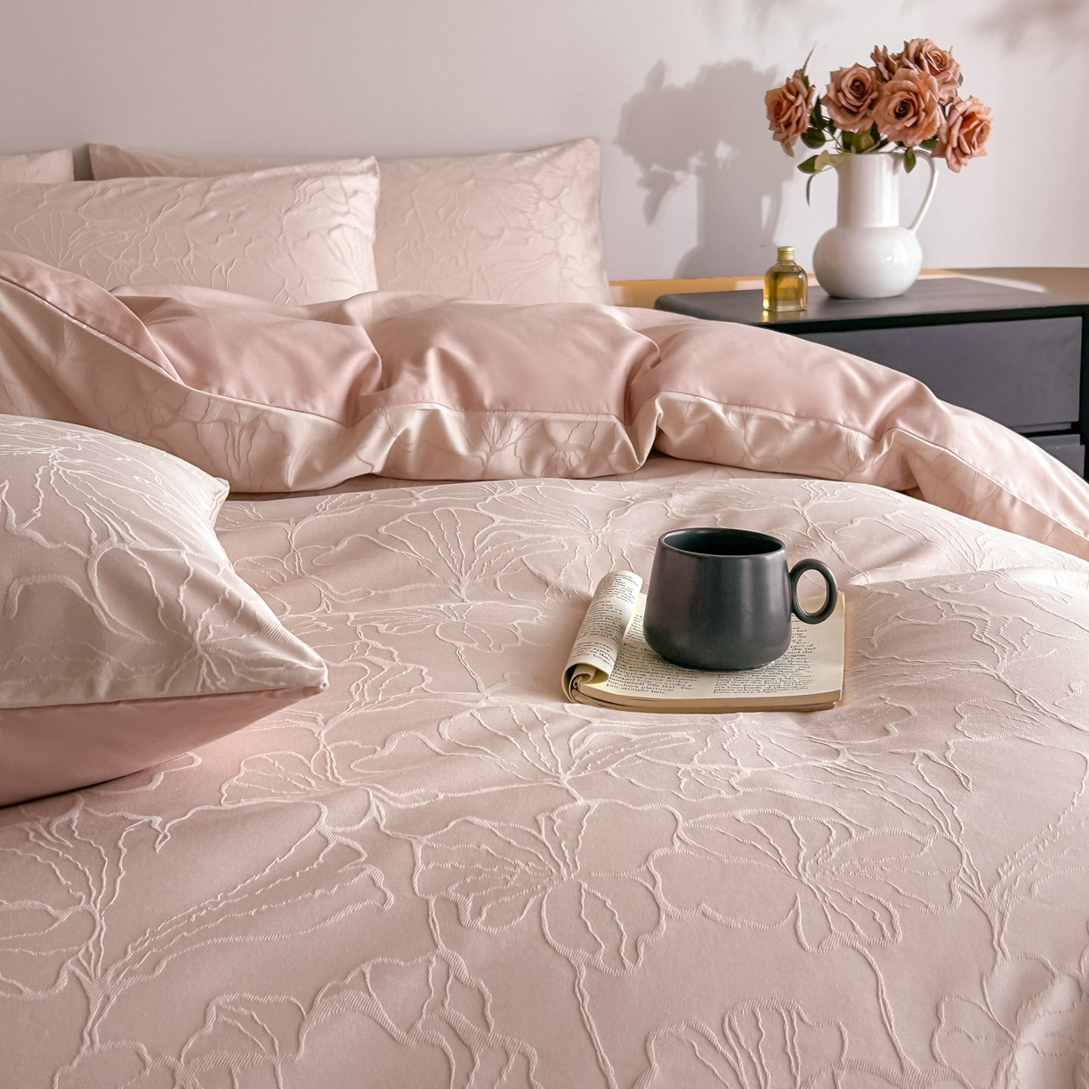 91家纺网 家纺一手货源 找家纺 曼之夏 2026新款60支全棉水洗浮雕提花四件套 山涧雾-卡其粉