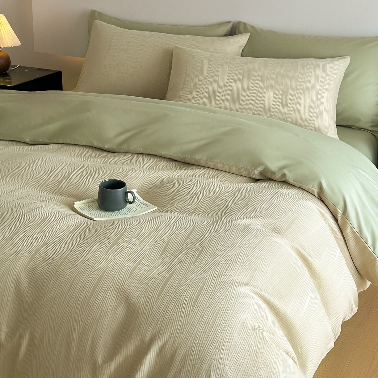 91家纺网 家纺一手货源 找家纺 曼之夏 2026新款60支全棉水洗浮雕提花四件套 佐冉-浅茶色