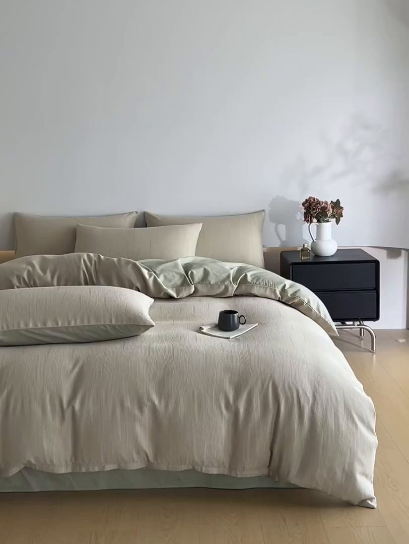 91家纺网 家纺一手货源 找家纺 曼之夏 2026新款60支全棉水洗浮雕提花四件套 佐冉-浅茶色