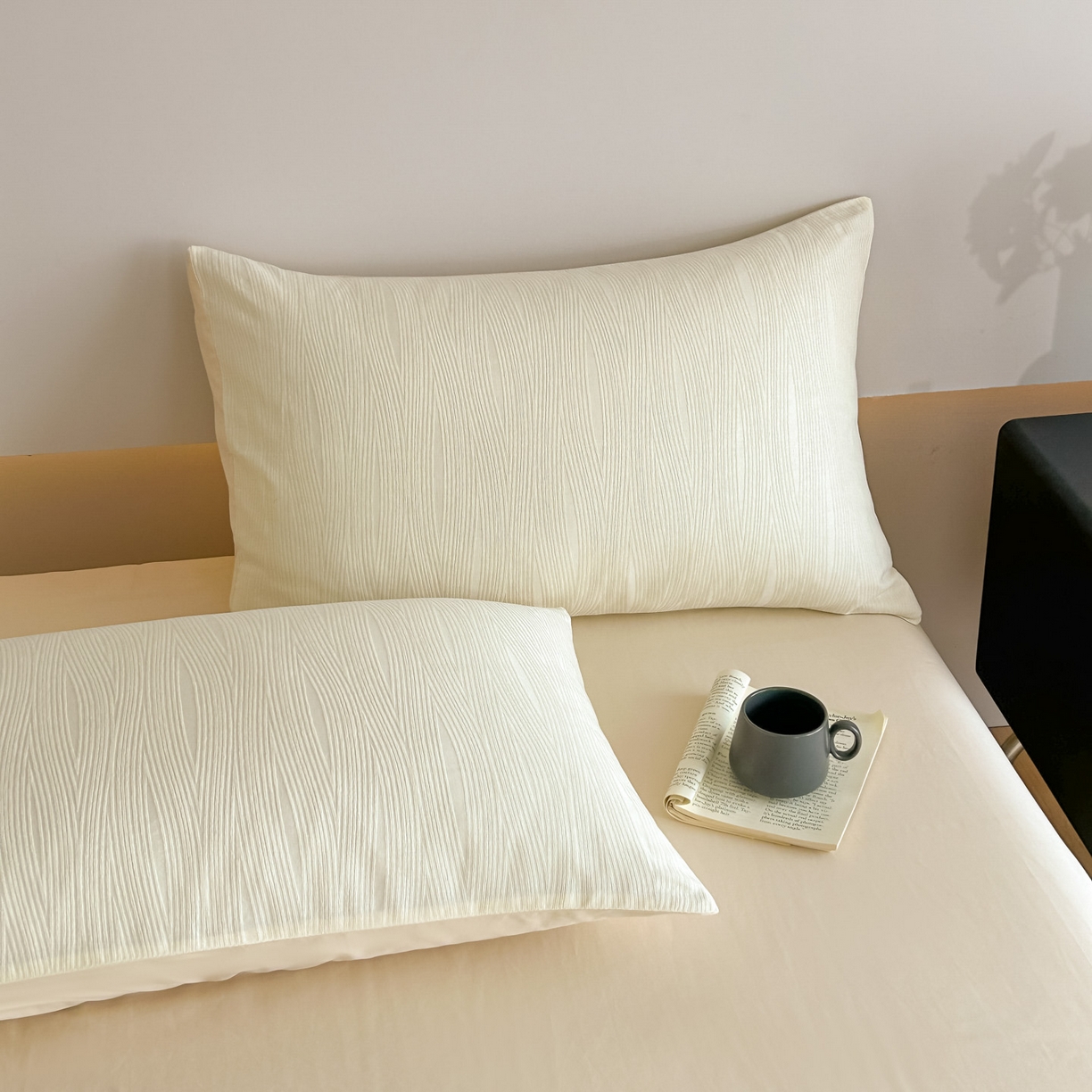 91家纺网 家纺一手货源 找家纺 曼之夏 2026新款60支全棉水洗浮雕提花四件套 佐冉-米白