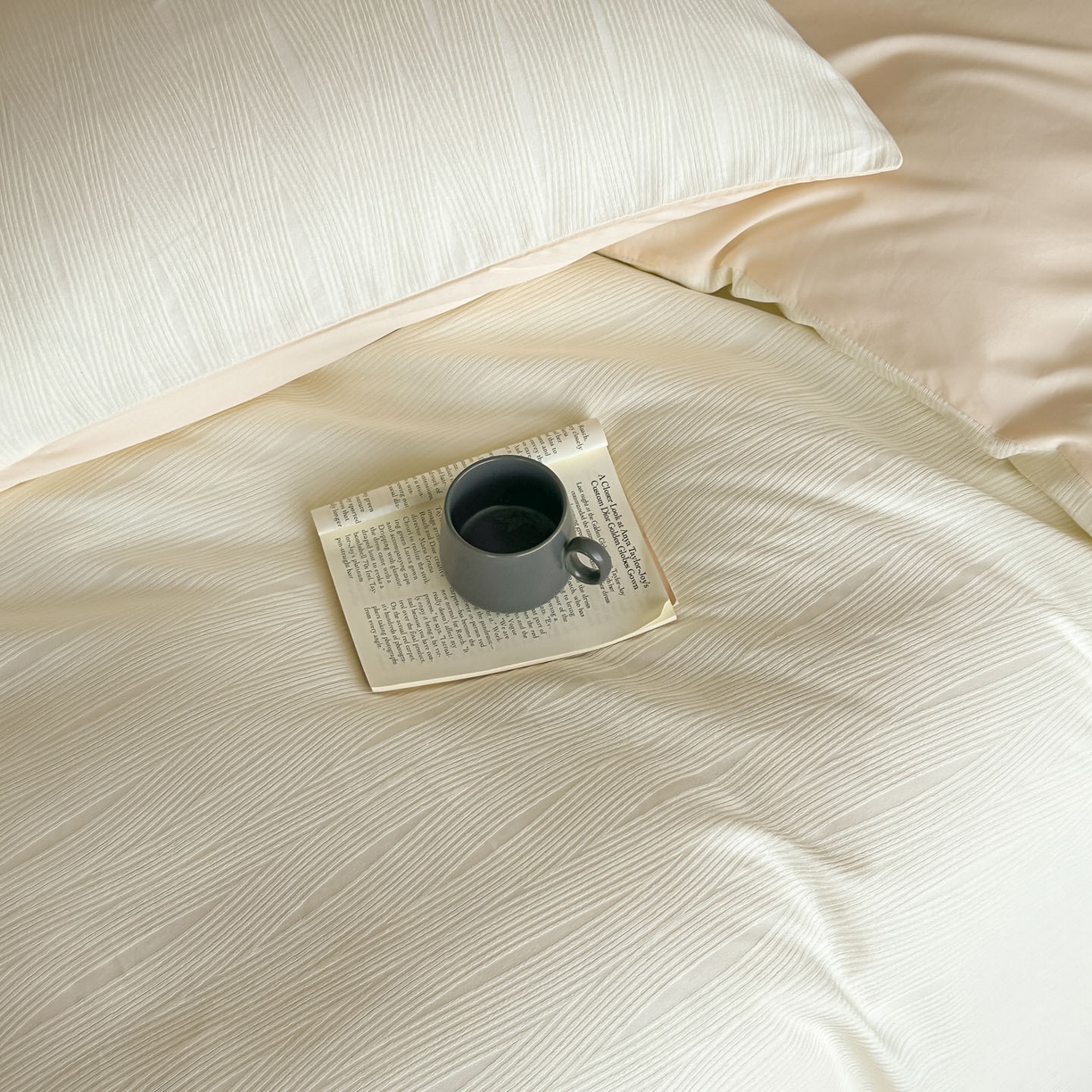 91家纺网 家纺一手货源 找家纺 曼之夏 2026新款60支全棉水洗浮雕提花四件套 佐冉-米白