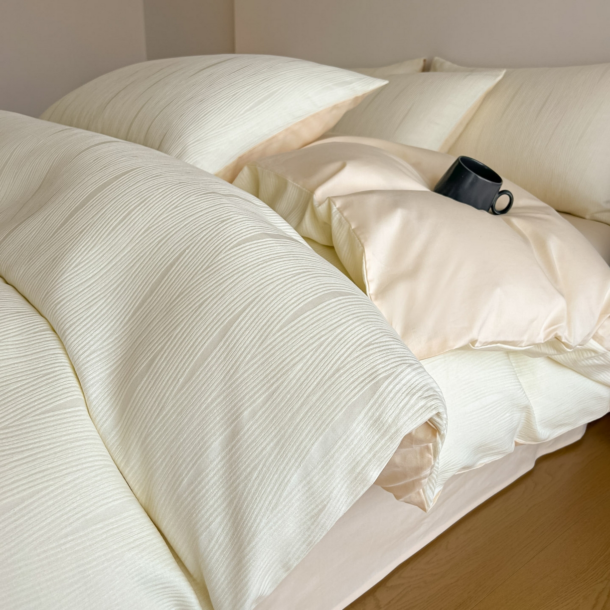 91家纺网 家纺一手货源 找家纺 曼之夏 2026新款60支全棉水洗浮雕提花四件套 佐冉-米白