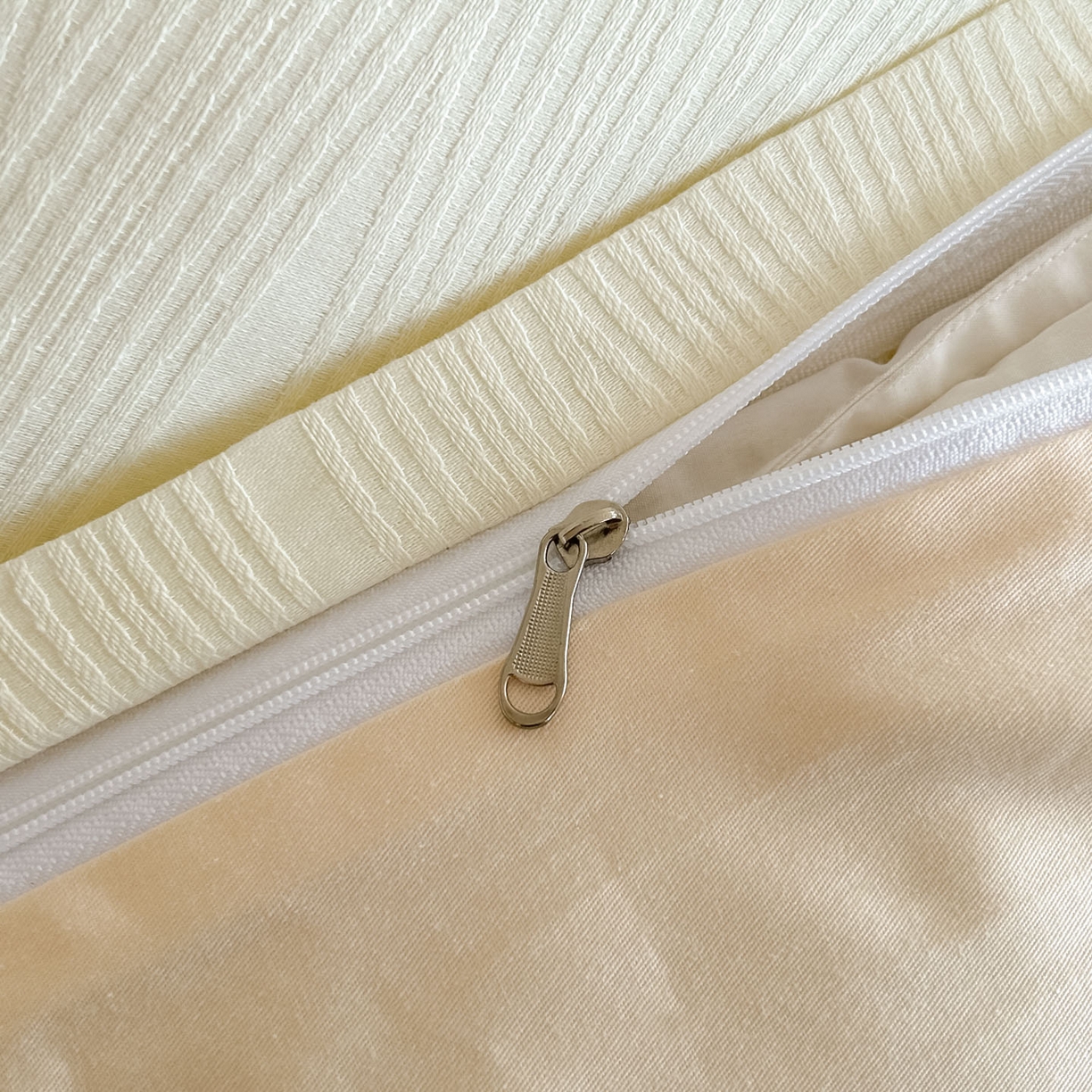 91家纺网 家纺一手货源 找家纺 曼之夏 2026新款60支全棉水洗浮雕提花四件套 佐冉-米白