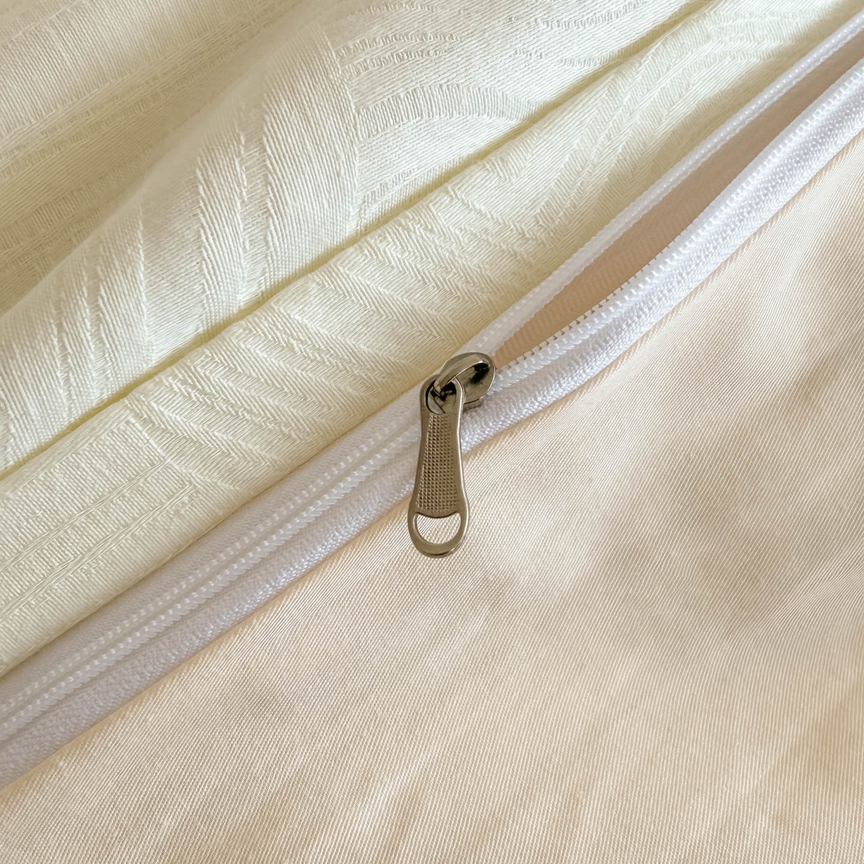 91家纺网 家纺一手货源 找家纺 曼之夏 2026新款60支全棉水洗浮雕提花四件套 幻纤影-米白