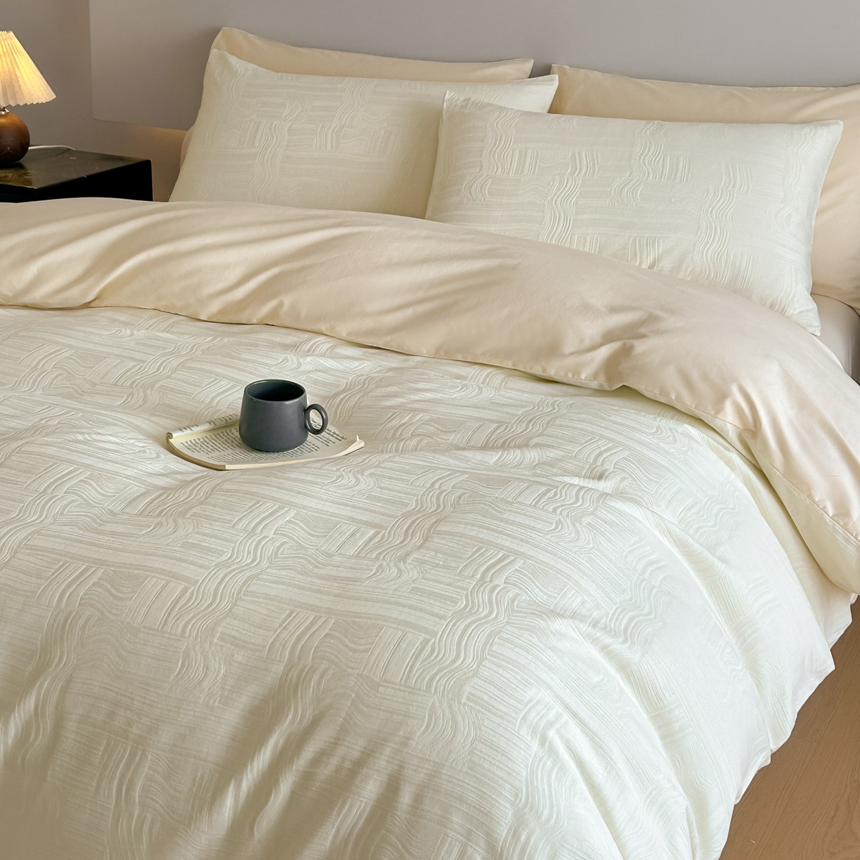 91家纺网 家纺一手货源 找家纺 曼之夏 2026新款60支全棉水洗浮雕提花四件套 幻纤影-米白