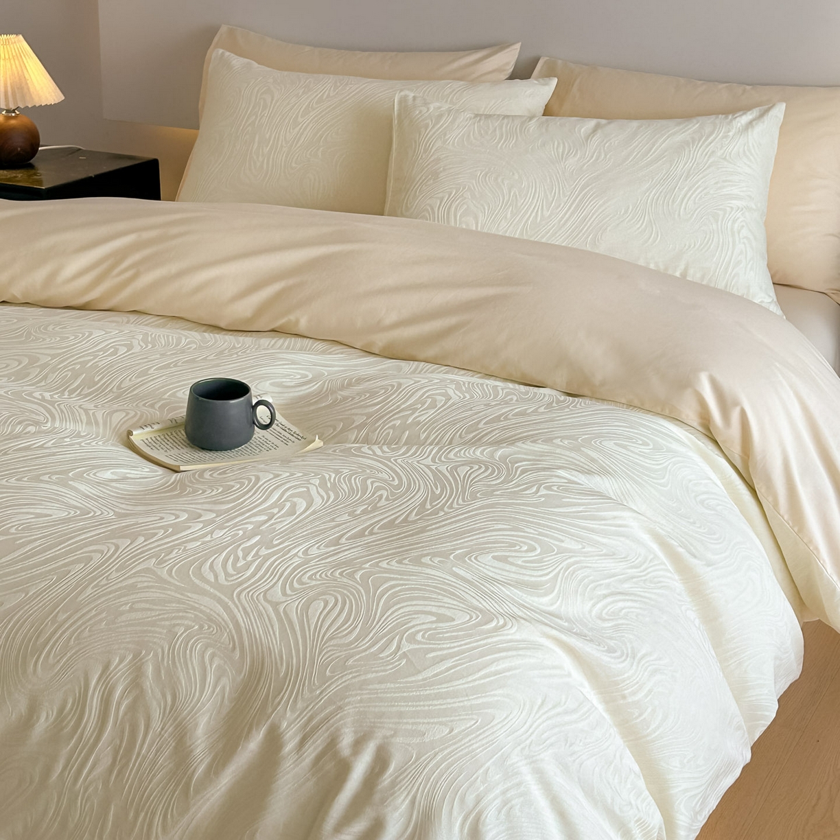 91家纺网 家纺一手货源 找家纺 曼之夏 2026新款60支全棉水洗浮雕提花四件套 凯迪娜-米白