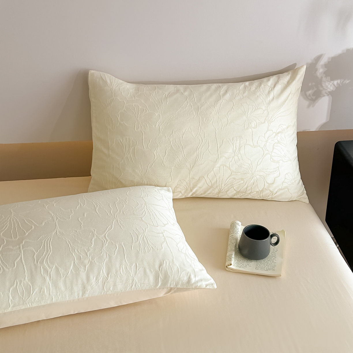 91家纺网 家纺一手货源 找家纺 曼之夏 2026新款60支全棉水洗浮雕提花四件套 山涧雾-米白