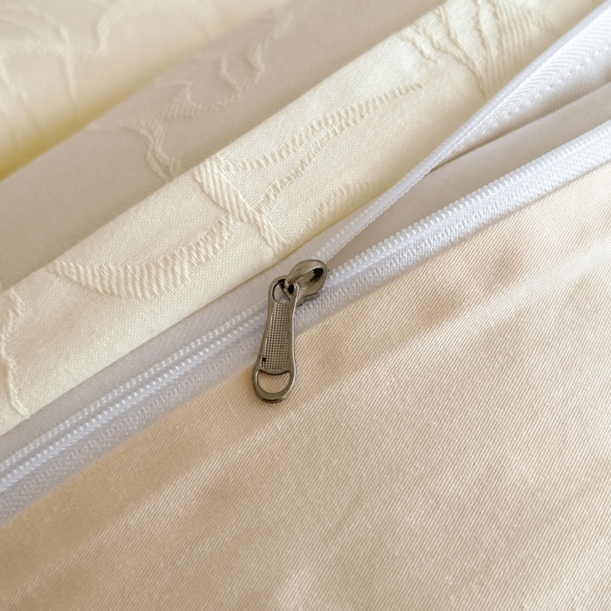 91家纺网 家纺一手货源 找家纺 曼之夏 2026新款60支全棉水洗浮雕提花四件套 山涧雾-米白