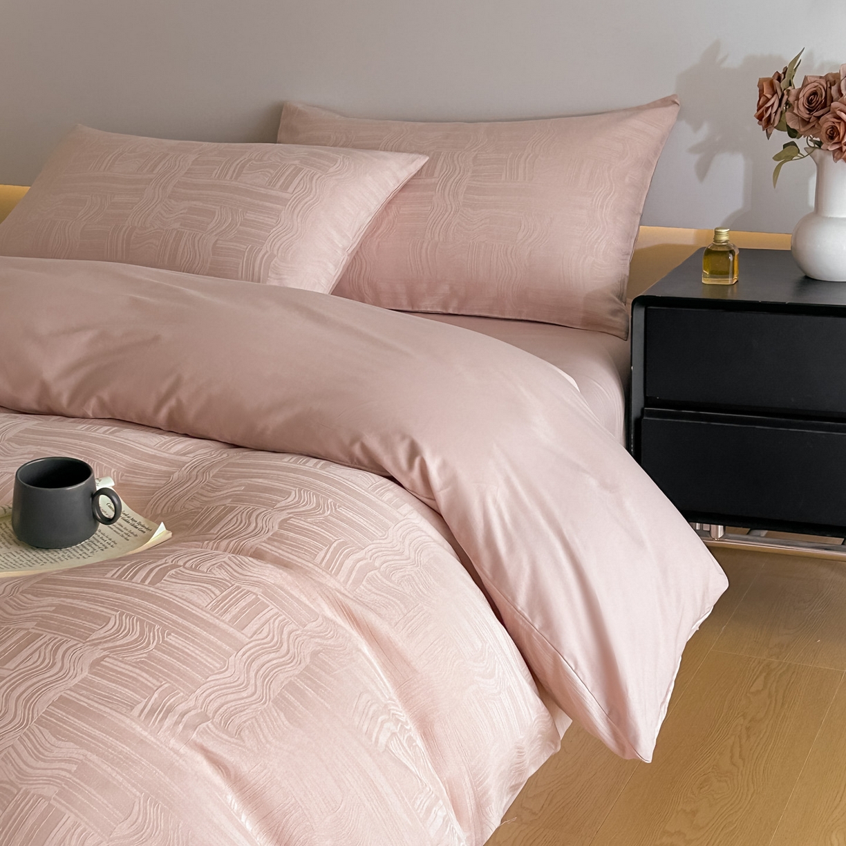 91家纺网 家纺一手货源 找家纺 曼之夏 2026新款60支全棉水洗浮雕提花四件套 幻纤影-粉金