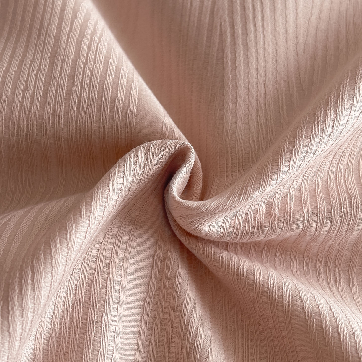 91家纺网 家纺一手货源 找家纺 曼之夏 2026新款60支全棉水洗浮雕提花四件套 佐冉-粉金