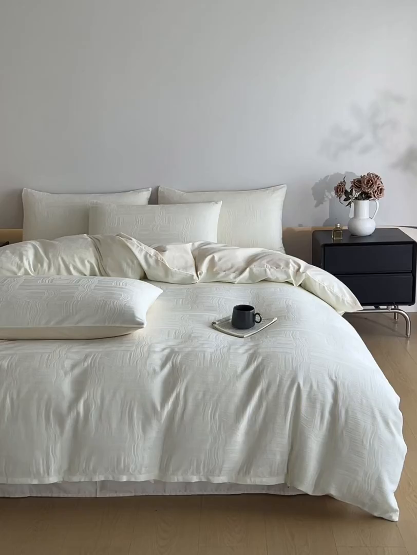 91家纺网 家纺一手货源 找家纺 曼之夏 2026新款60支全棉水洗浮雕提花四件套 幻纤影-米白