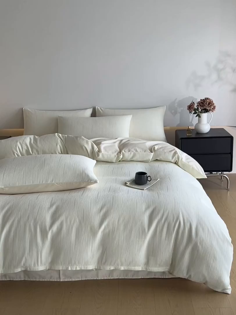 91家纺网 家纺一手货源 找家纺 曼之夏 2026新款60支全棉水洗浮雕提花四件套 佐冉-米白