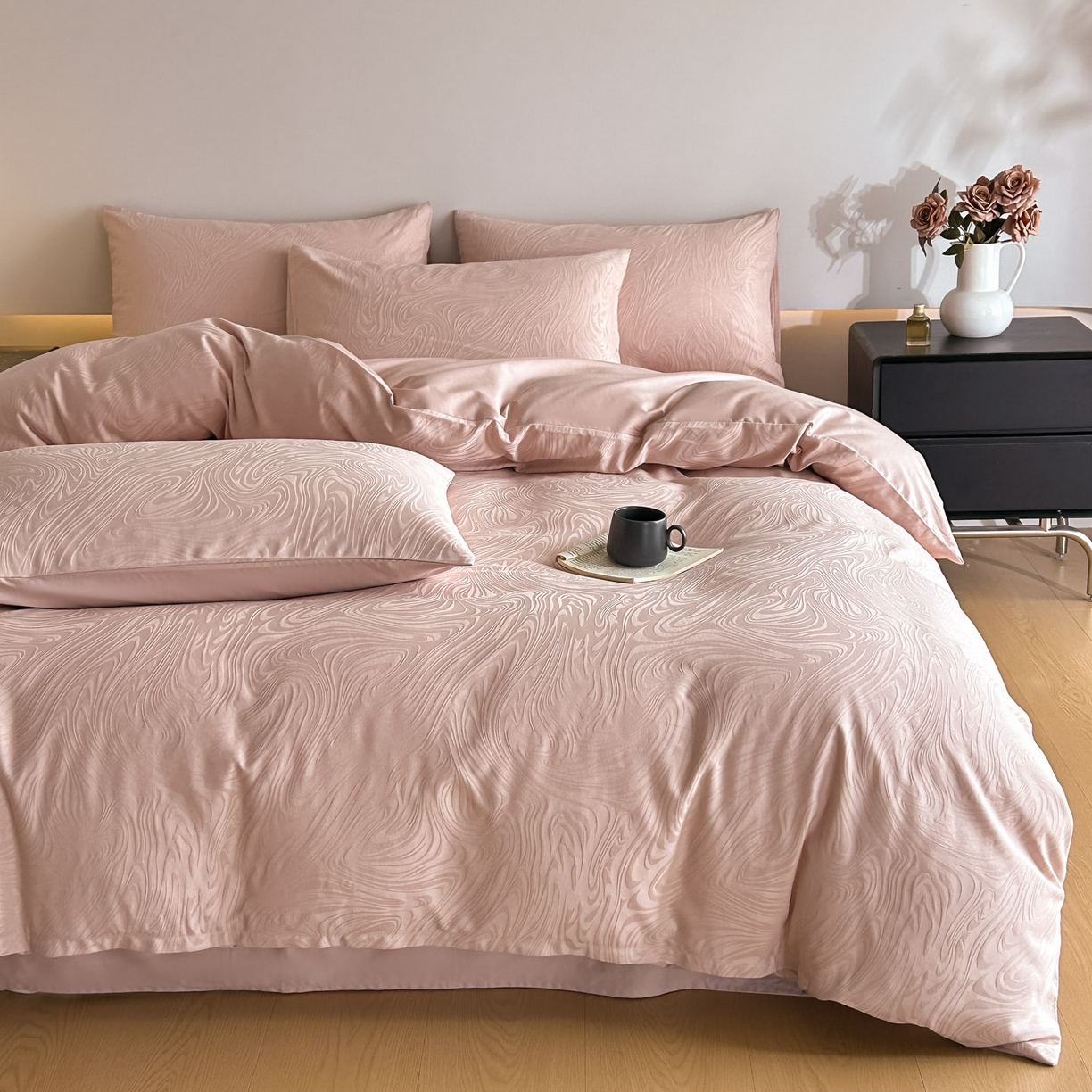 91家纺网 家纺一手货源 找家纺 曼之夏 2026新款60支全棉水洗浮雕提花四件套 凯迪娜-粉金