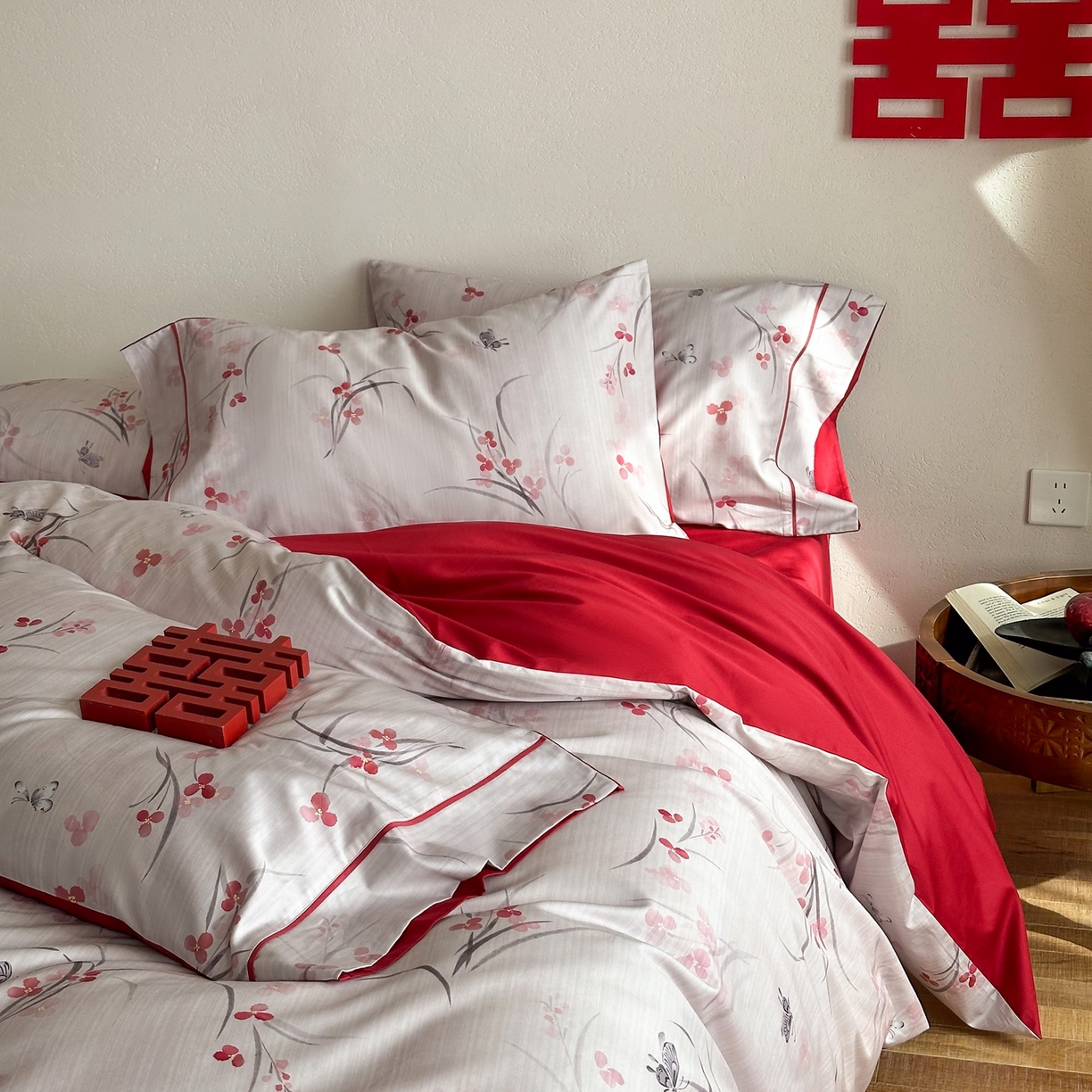 91家纺网 家纺一手货源 找家纺 （总）西西家居 2026新款100S长绒棉纯棉数码款印花四件套-蔷薇花信（含精致红色礼盒）