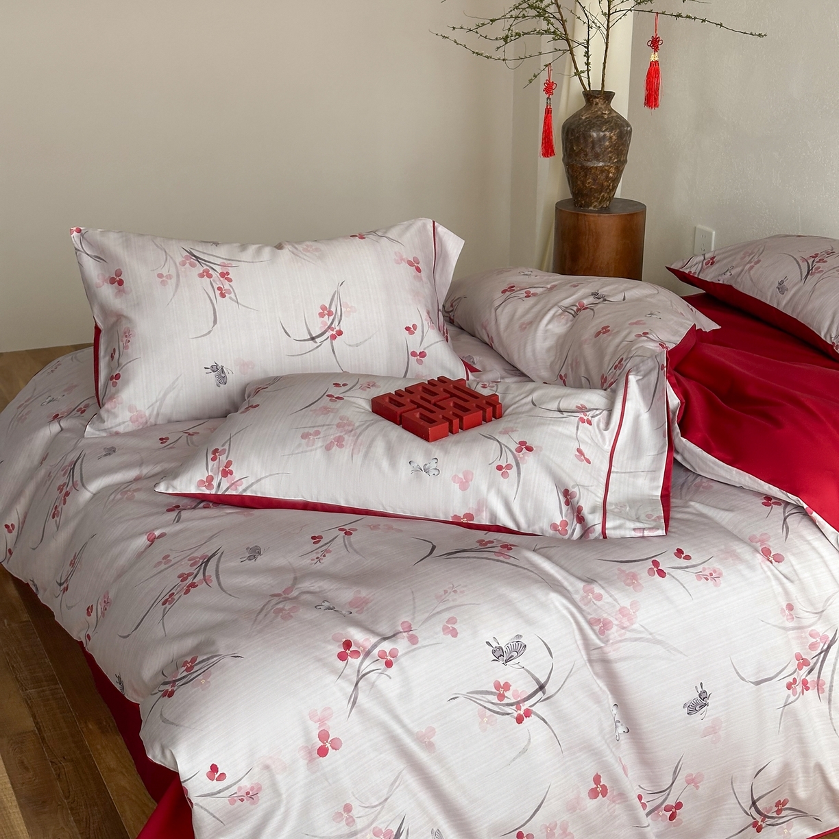 91家纺网 家纺一手货源 找家纺 （总）西西家居 2026新款100S长绒棉纯棉数码款印花四件套-蔷薇花信（含精致红色礼盒）
