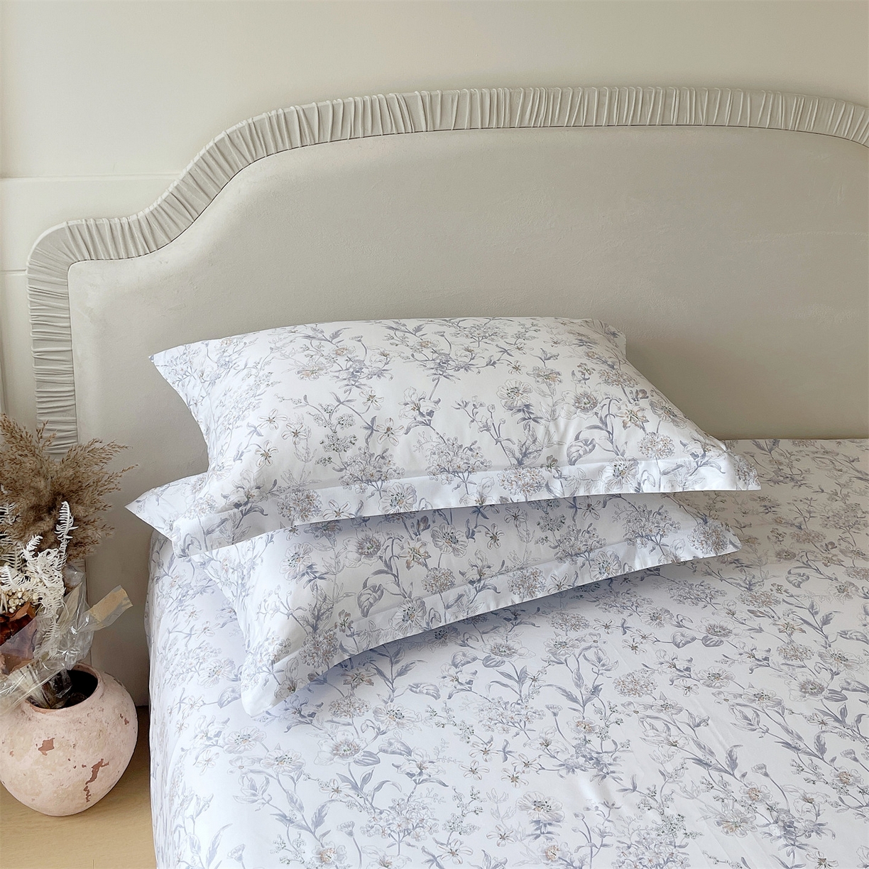 91家纺网 家纺一手货源 找家纺 宝齐莱家纺 2026新款全棉纯棉13372印花单枕套枕套单件 浮光花影