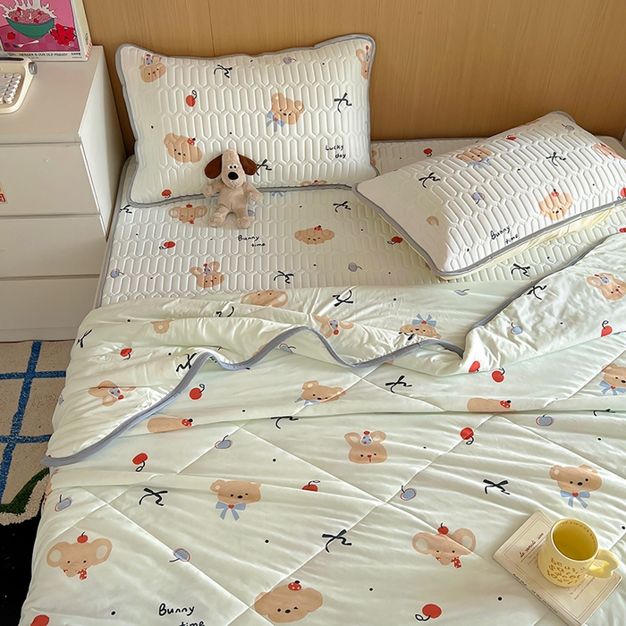 91家纺网 家纺一手货源 找家纺 希诺家居 2026新款卡通小清新牛奶针织棉夏被空调被（花型独家专版） 开心伙伴