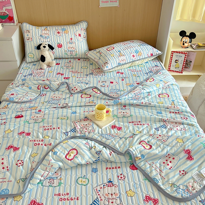 91家纺网 家纺一手货源 找家纺 希诺家居 2026新款卡通小清新牛奶针织棉夏被空调被（花型独家专版） 苹果西高地