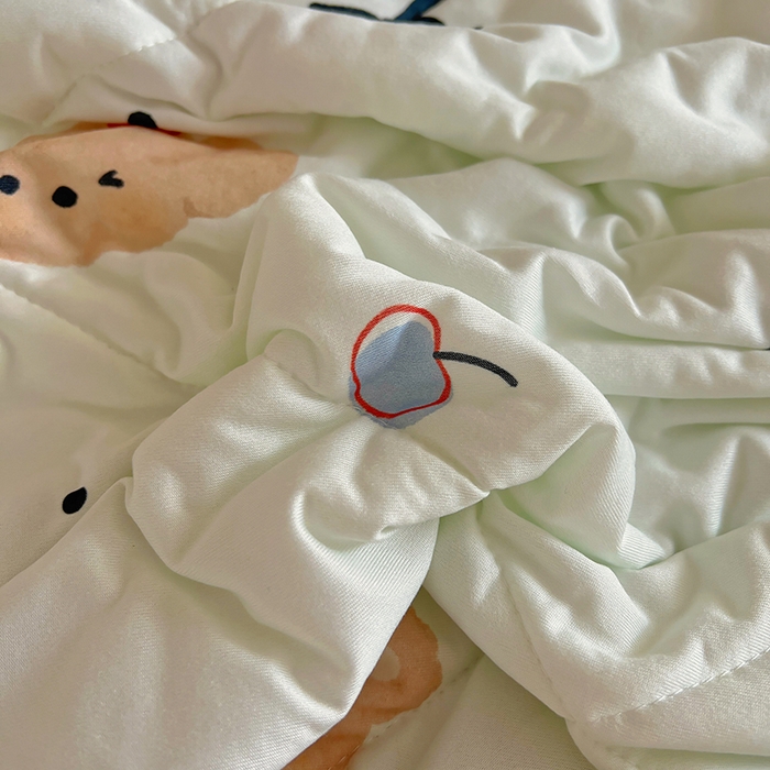 91家纺网 家纺一手货源 找家纺 希诺家居 2026新款卡通小清新牛奶针织棉夏被空调被（花型独家专版） 开心伙伴