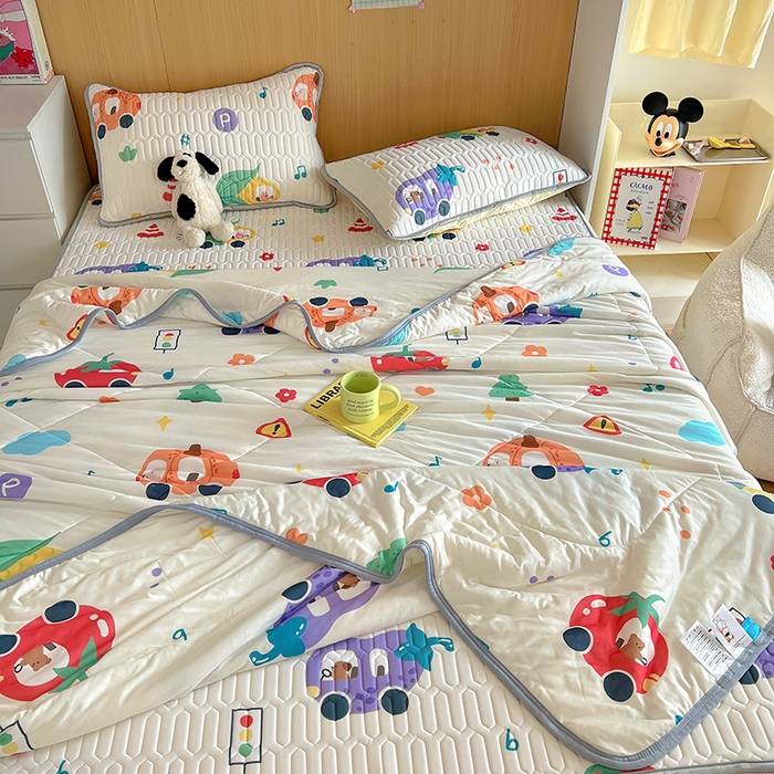 91家纺网 家纺一手货源 找家纺 希诺家居 2026新款卡通小清新牛奶针织棉夏被空调被（花型独家专版） 蔬菜小车