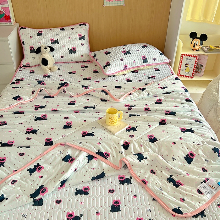 91家纺网 家纺一手货源 找家纺 希诺家居 2026新款卡通小清新牛奶针织棉夏被空调被（花型独家专版） 甜心黑猫