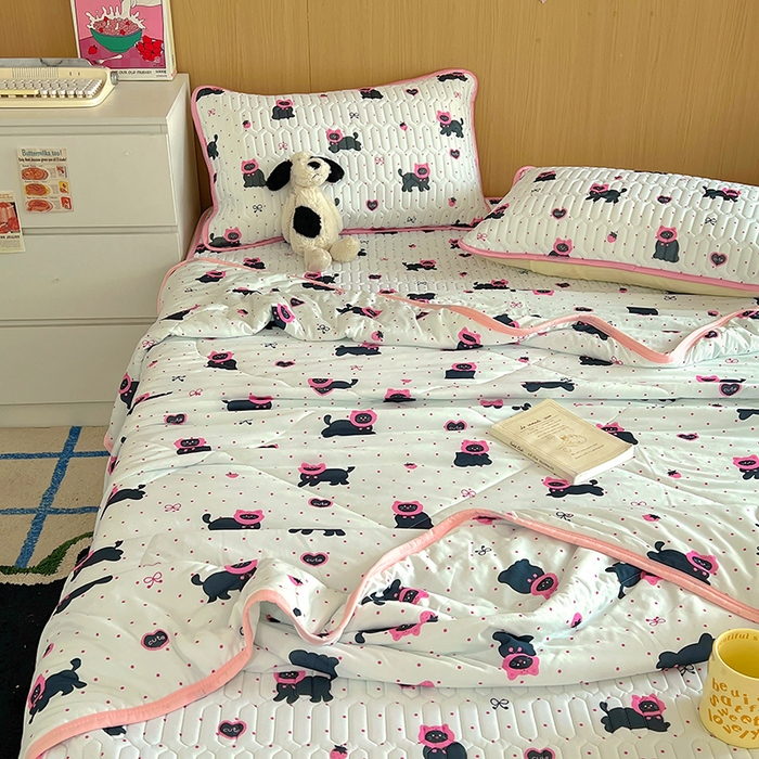 91家纺网 家纺一手货源 找家纺 希诺家居 2026新款卡通小清新牛奶针织棉夏被空调被（花型独家专版） 甜心黑猫