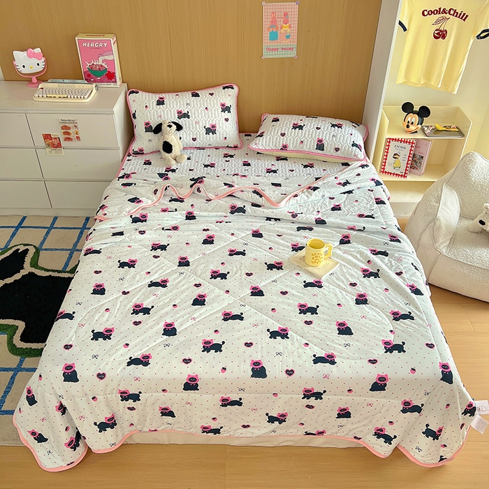 91家纺网 家纺一手货源 找家纺 希诺家居 2026新款卡通小清新牛奶针织棉夏被空调被（花型独家专版） 甜心黑猫