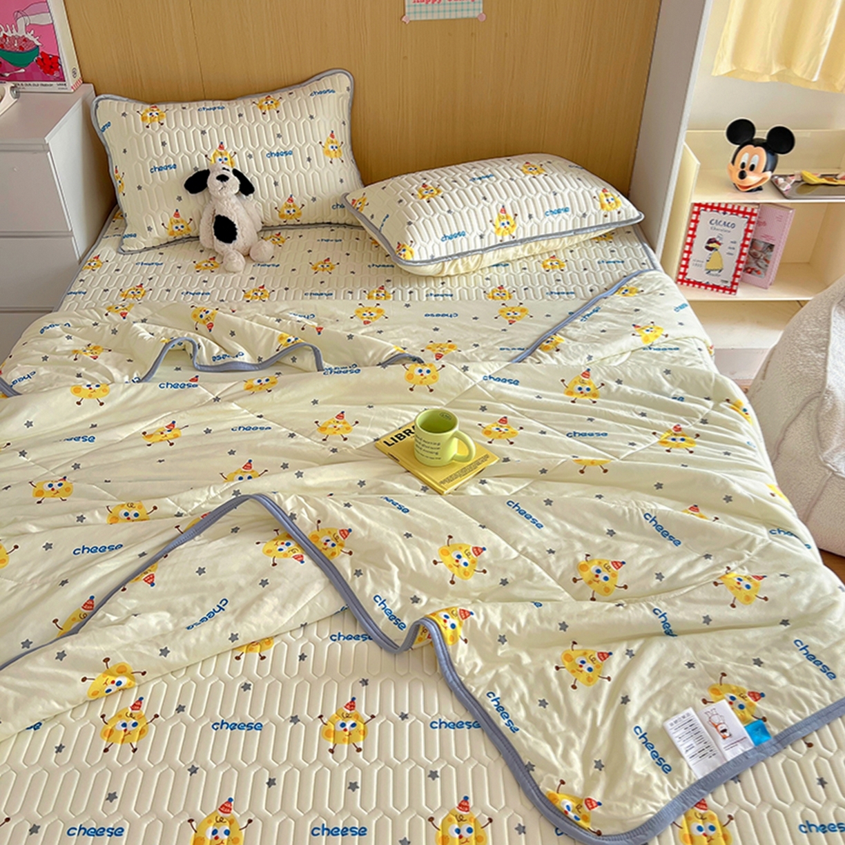 91家纺网 家纺一手货源 找家纺 希诺家居 2026新款卡通小清新牛奶针织棉夏被空调被（花型独家专版） 美味芝士