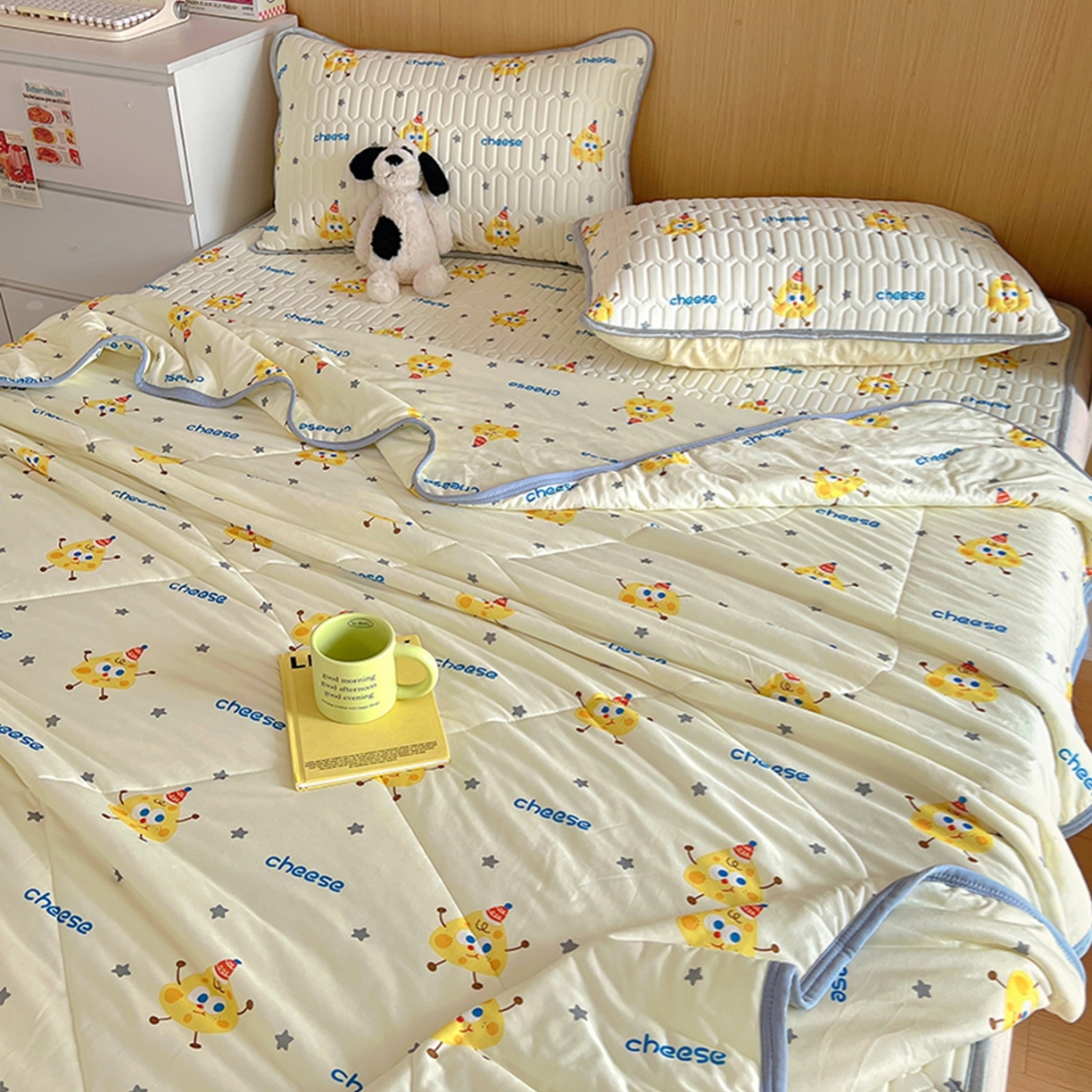 91家纺网 家纺一手货源 找家纺 希诺家居 2026新款卡通小清新牛奶针织棉夏被空调被（花型独家专版） 美味芝士