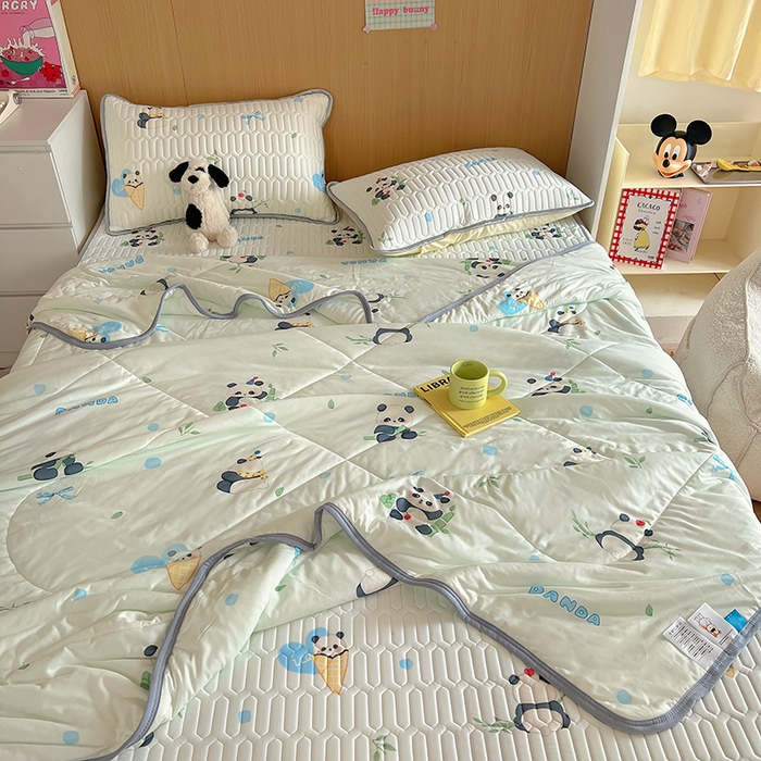 91家纺网 家纺一手货源 找家纺 希诺家居 2026新款卡通小清新牛奶针织棉夏被空调被（花型独家专版） 竹子熊猫