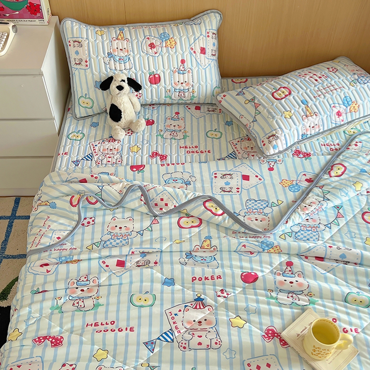 91家纺网 家纺一手货源 找家纺 希诺家居 2026新款卡通小清新牛奶针织棉夏被空调被（花型独家专版） 苹果西高地