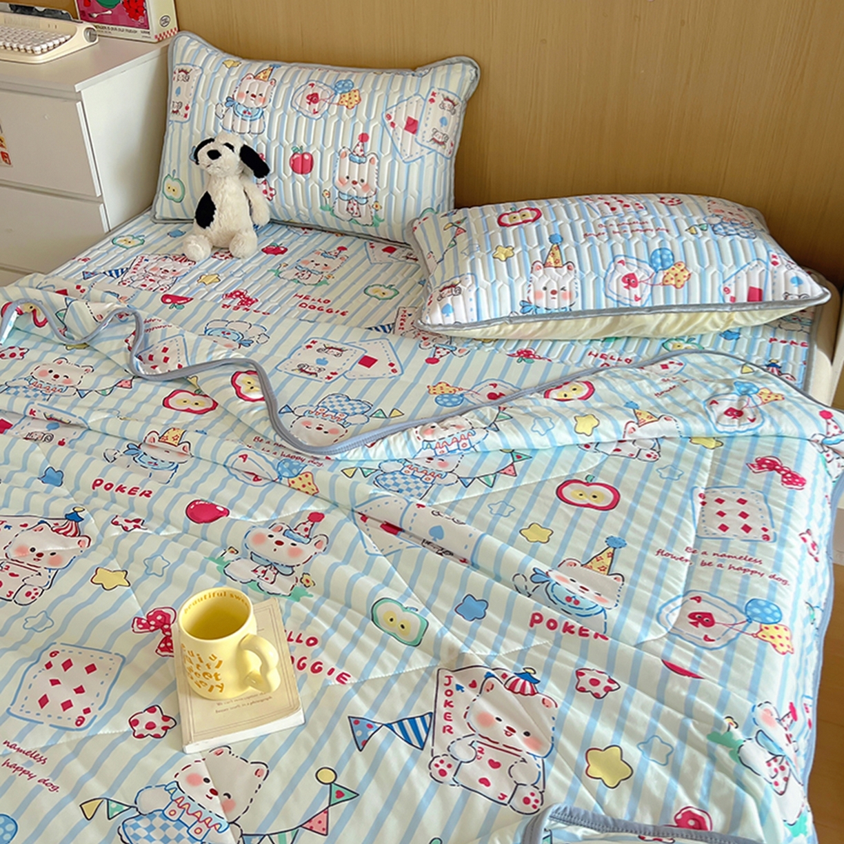 91家纺网 家纺一手货源 找家纺 希诺家居 2026新款卡通小清新牛奶针织棉夏被空调被（花型独家专版） 苹果西高地