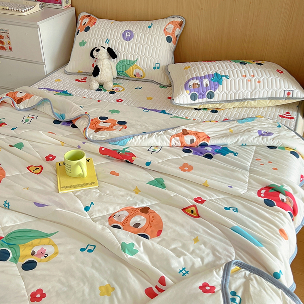 91家纺网 家纺一手货源 找家纺 希诺家居 2026新款卡通小清新牛奶针织棉夏被空调被（花型独家专版） 蔬菜小车